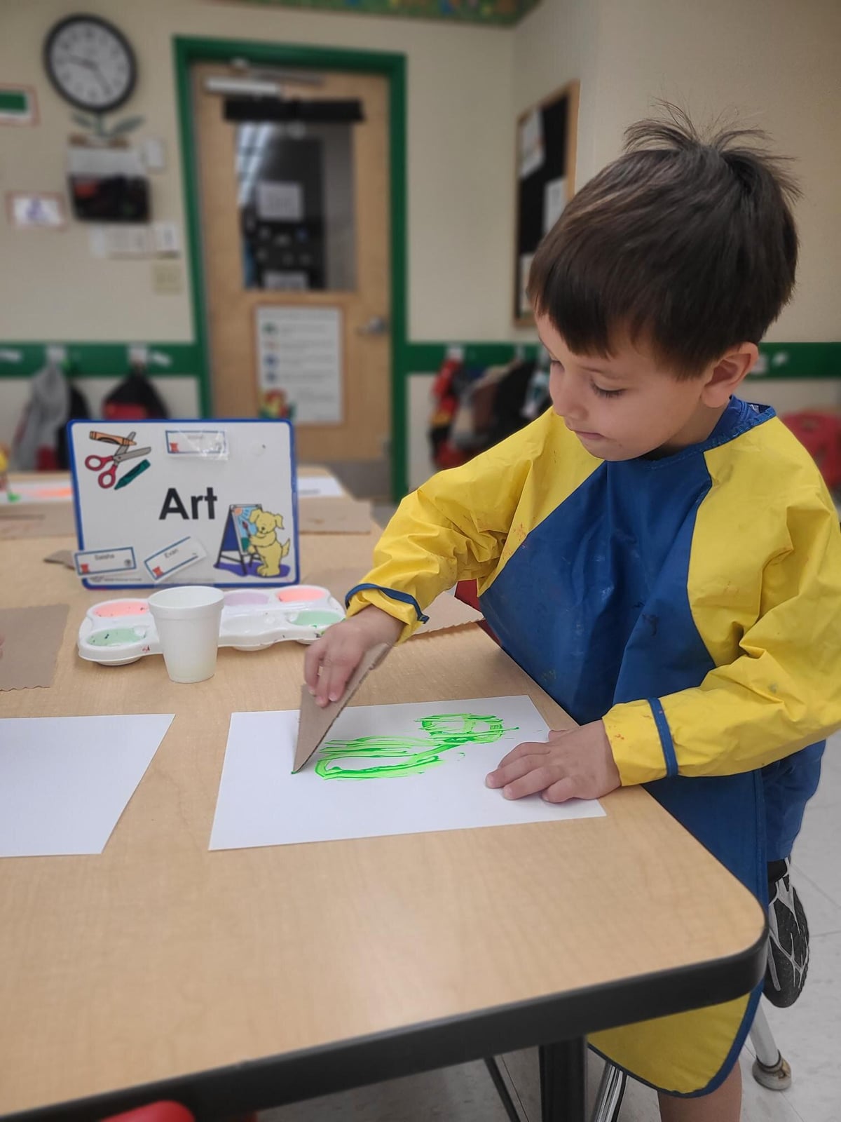 Cardboard painting utensil