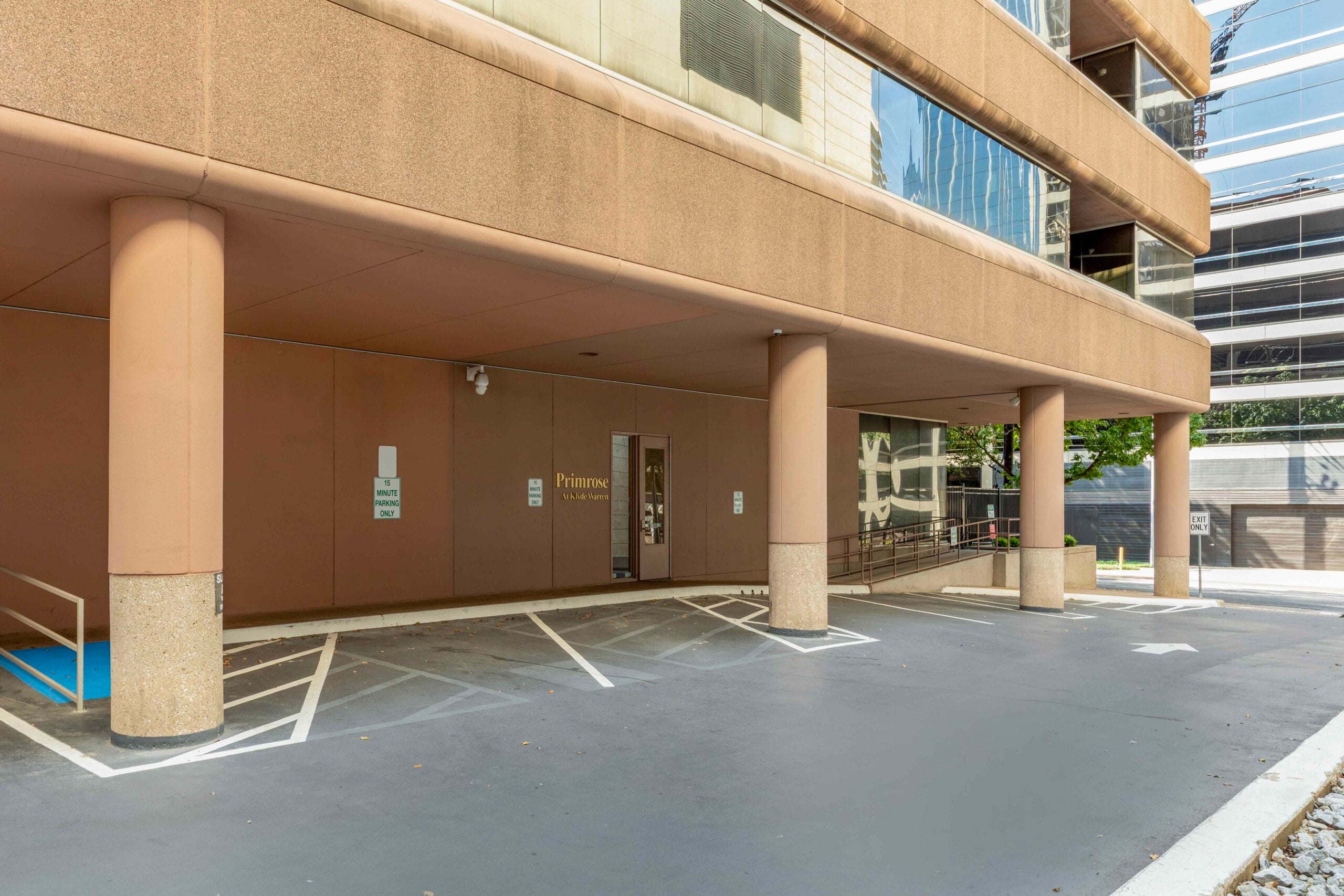 Primrose School at Klyde Warren Park exterior building